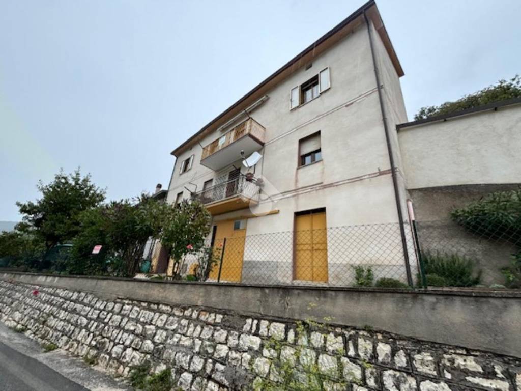 appartamento in vendita a Nocera Umbra in zona Bagnara