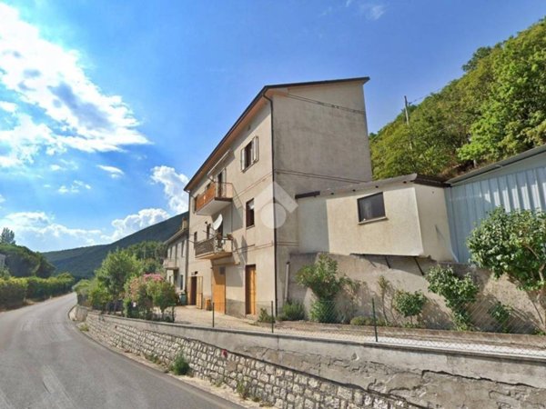 appartamento in vendita a Nocera Umbra in zona Bagnara