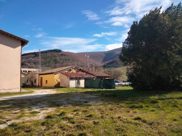 locale di sgombero in vendita a Nocera Umbra