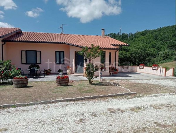 casa indipendente in vendita a Nocera Umbra in zona Bagni
