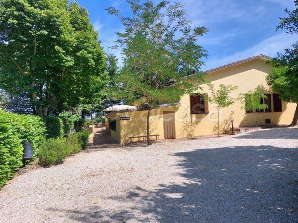 casa indipendente in vendita a Nocera Umbra in zona Ponte Parrano