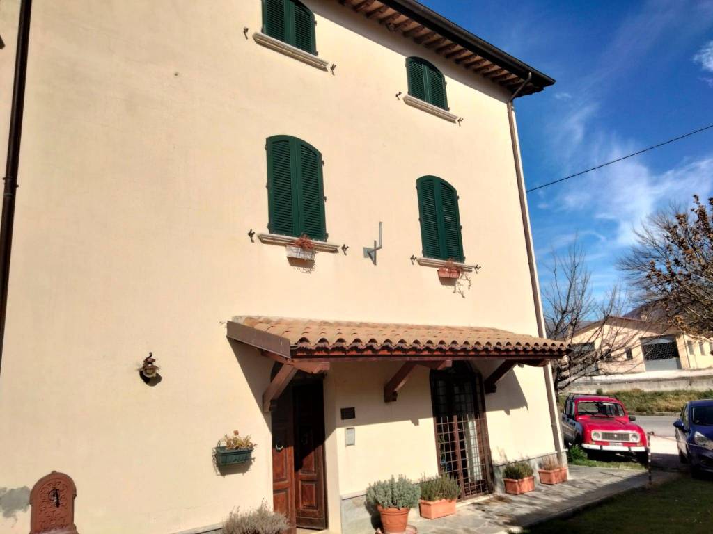 casa indipendente in vendita a Nocera Umbra in zona Gaifana