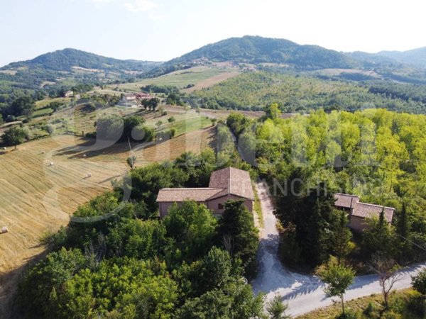 casa indipendente in vendita a Nocera Umbra in zona Bagni