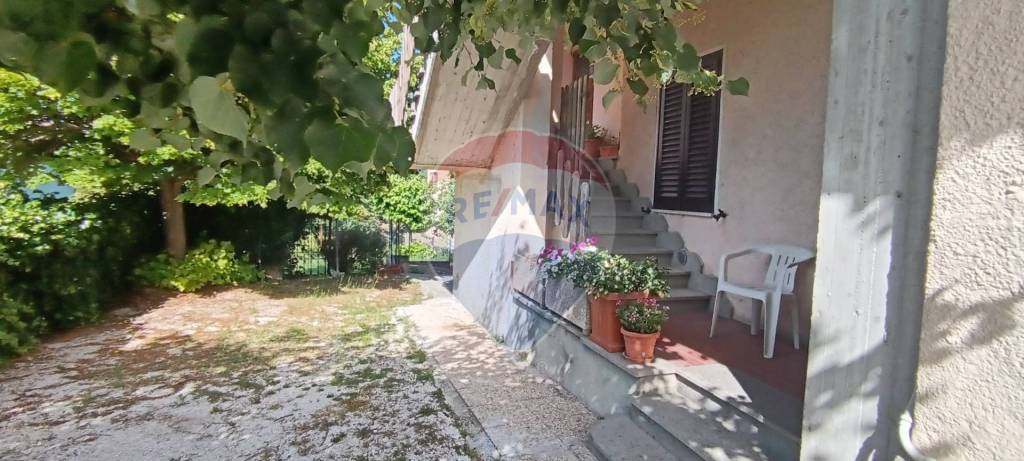 casa indipendente in vendita a Nocera Umbra in zona Gaifana