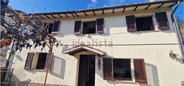 casa indipendente in vendita a Nocera Umbra in zona Sorifa