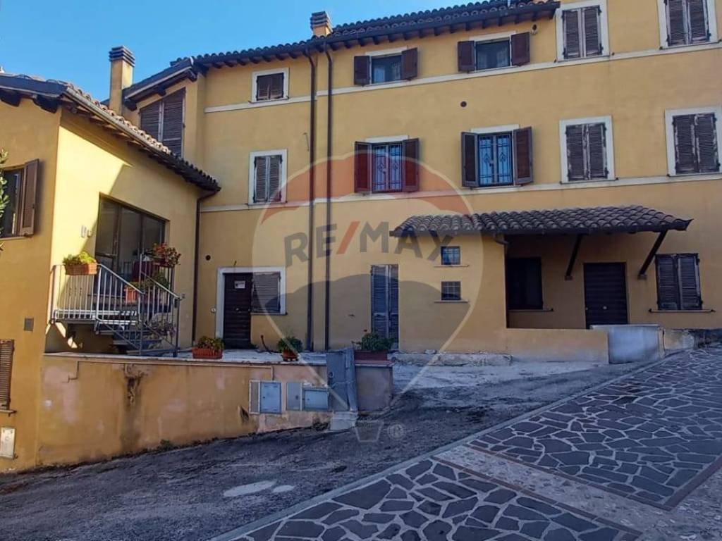 casa semindipendente in vendita a Nocera Umbra in zona Colle