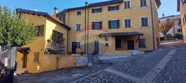 casa indipendente in vendita a Nocera Umbra in zona Colle