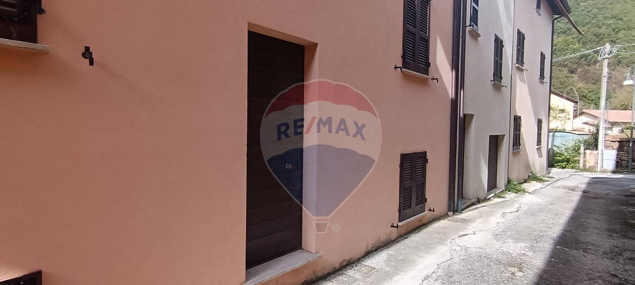 casa indipendente in vendita a Nocera Umbra in zona Boschetto