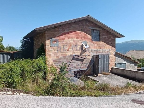casa indipendente in vendita a Nocera Umbra in zona Lanciano