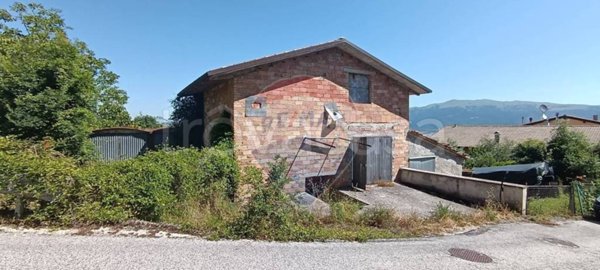 casa indipendente in vendita a Nocera Umbra in zona Lanciano
