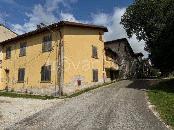 casa indipendente in vendita a Nocera Umbra in zona Maccantone