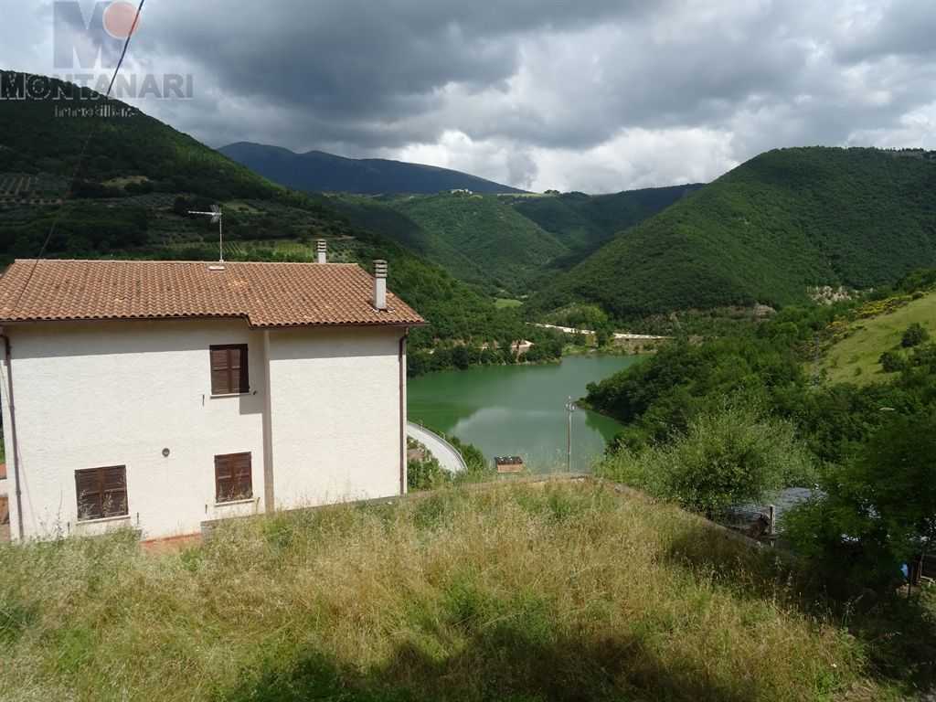 casa indipendente in vendita a Nocera Umbra in zona Bagni