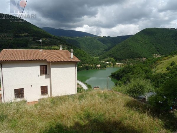 casa indipendente in vendita a Nocera Umbra in zona Bagni