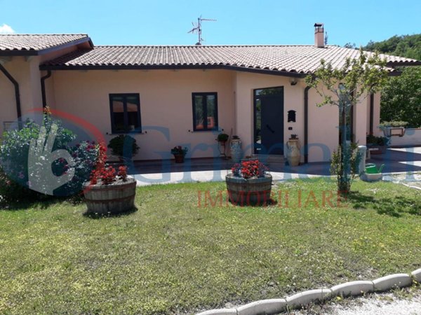 casa indipendente in vendita a Nocera Umbra