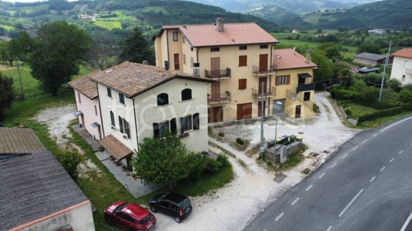 casa indipendente in vendita a Nocera Umbra in zona Bagni