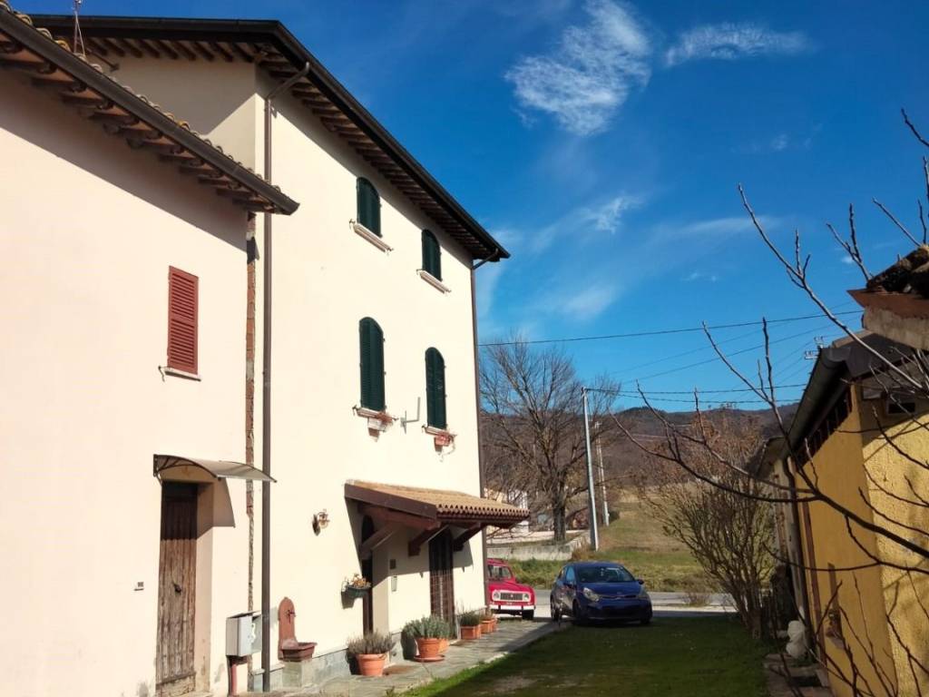 casa indipendente in vendita a Nocera Umbra in zona Gaifana