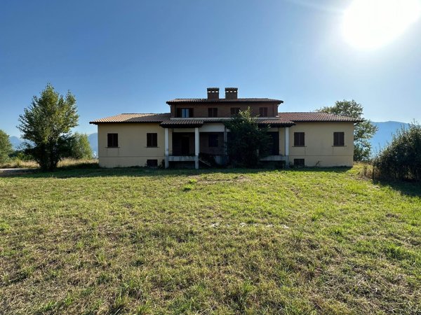 casa indipendente in vendita a Nocera Umbra in zona Maccantone