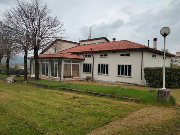 casa indipendente in vendita a Nocera Umbra in zona Colle