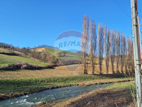 terreno agricolo in vendita a Nocera Umbra in zona Nocera Scalo