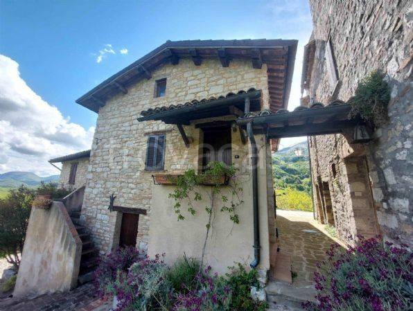 casa indipendente in vendita a Nocera Umbra in zona Salmaregia