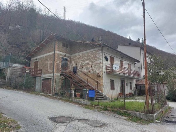 casa indipendente in vendita a Nocera Umbra in zona Schiagni