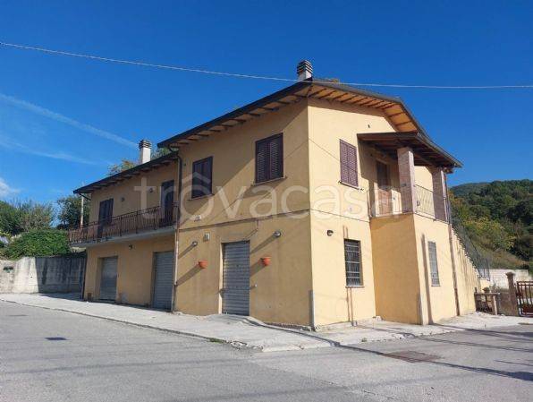 casa indipendente in vendita a Nocera Umbra in zona Nocera Scalo