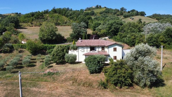 casa indipendente in vendita a Nocera Umbra in zona Isola
