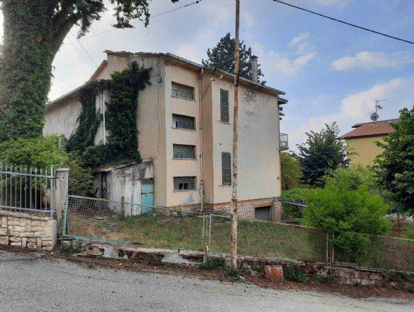 quadrivano in vendita a Nocera Umbra