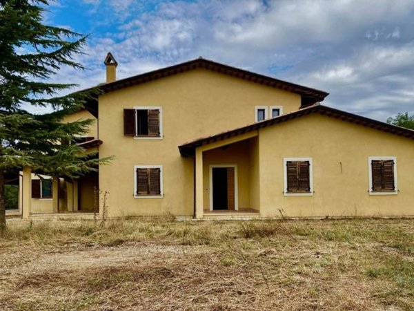 casa indipendente in vendita a Nocera Umbra
