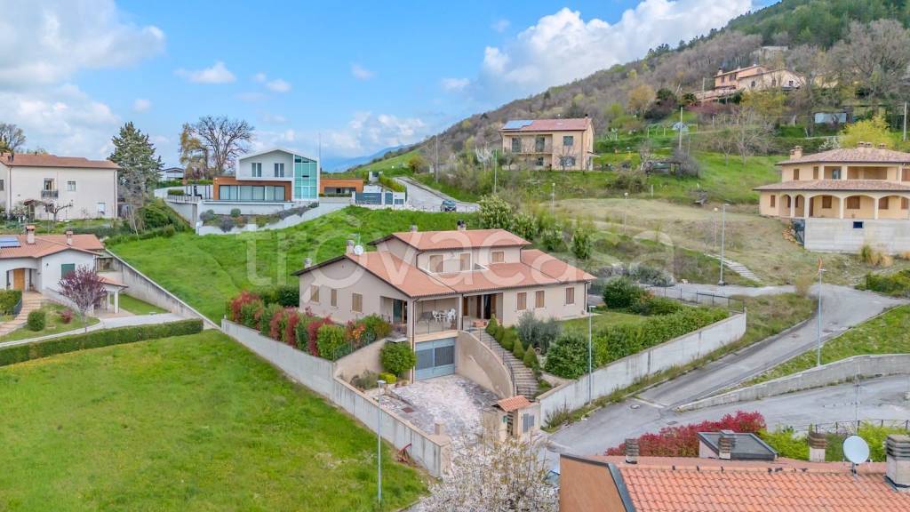 casa indipendente in vendita a Nocera Umbra in zona Bagni