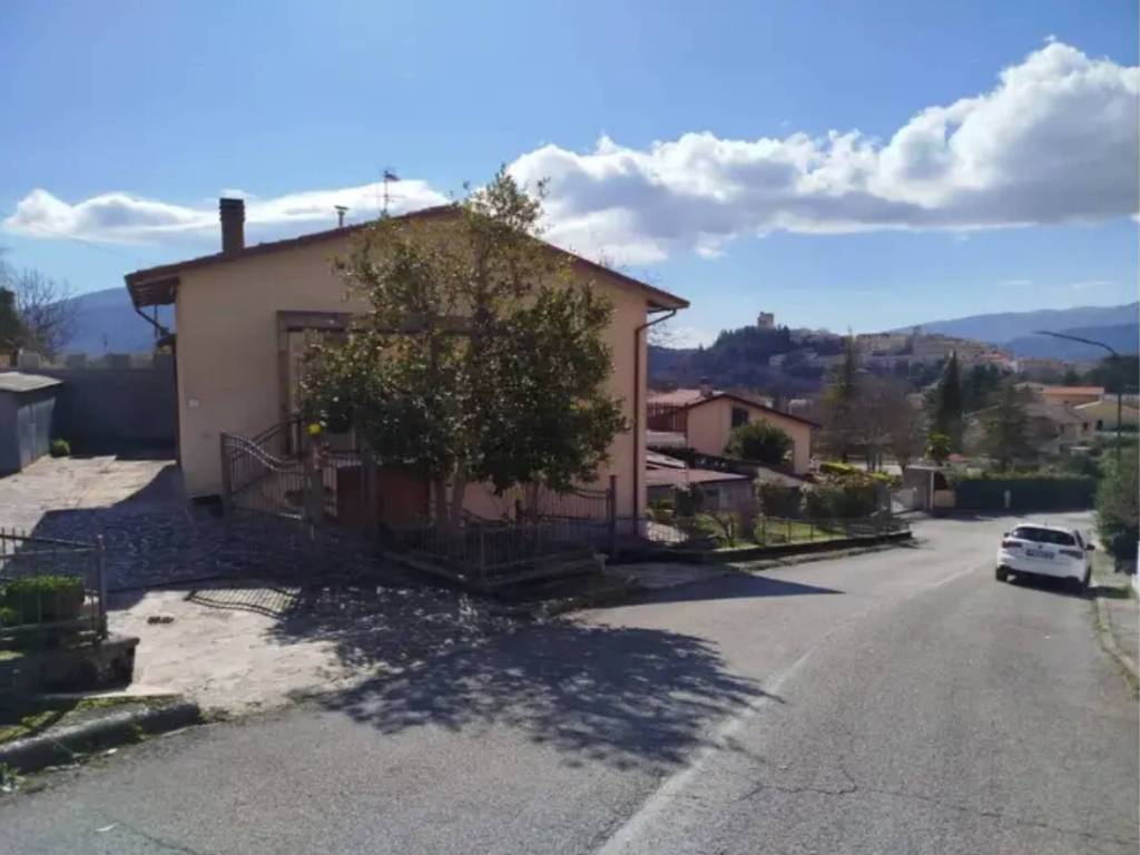 casa indipendente in vendita a Nocera Umbra