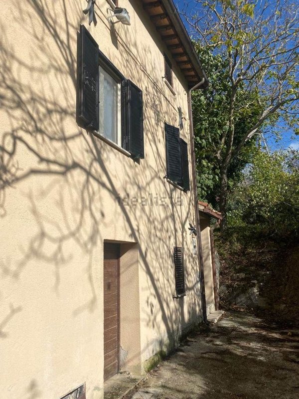 appartamento in vendita a Nocera Umbra in zona Pettinara