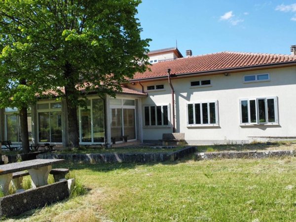 casa indipendente in vendita a Nocera Umbra in zona Colle