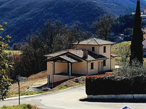 casa indipendente in vendita a Nocera Umbra in zona Bagni