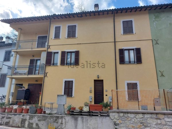 appartamento in vendita a Nocera Umbra in zona Nocera Scalo