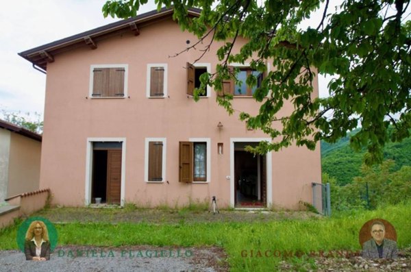 casa indipendente in vendita a Nocera Umbra