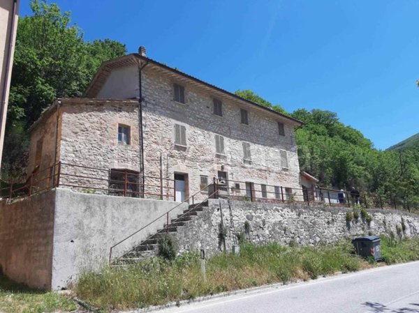 casa indipendente in vendita a Nocera Umbra
