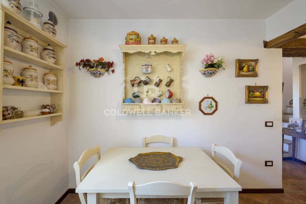 casa indipendente in vendita a Nocera Umbra in zona Colle