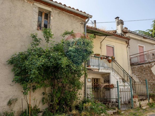 casa indipendente in vendita a Nocera Umbra in zona Molinaccio