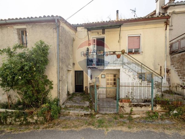 casa indipendente in vendita a Nocera Umbra in zona Molinaccio