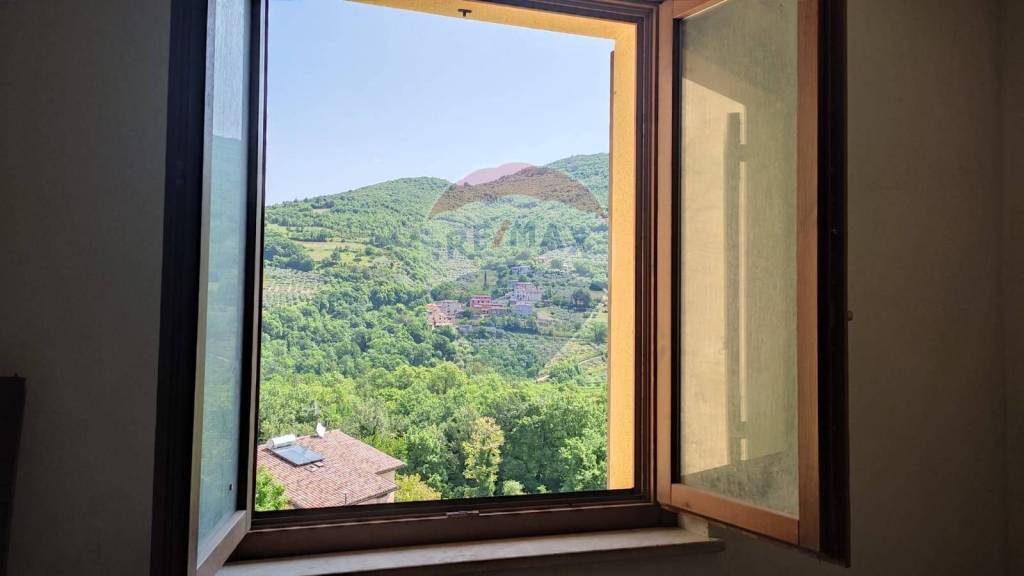 casa indipendente in vendita a Nocera Umbra in zona Bagni