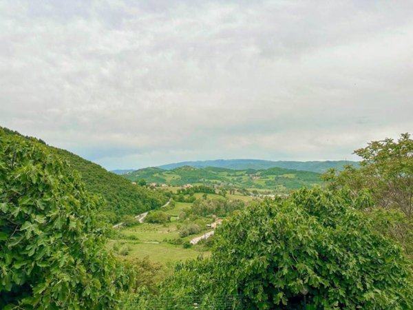 casa indipendente in vendita a Nocera Umbra in zona Bagni