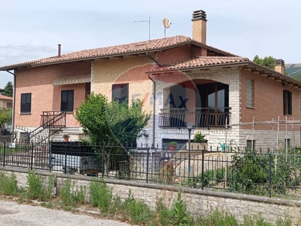 casa indipendente in vendita a Nocera Umbra in zona Gaifana