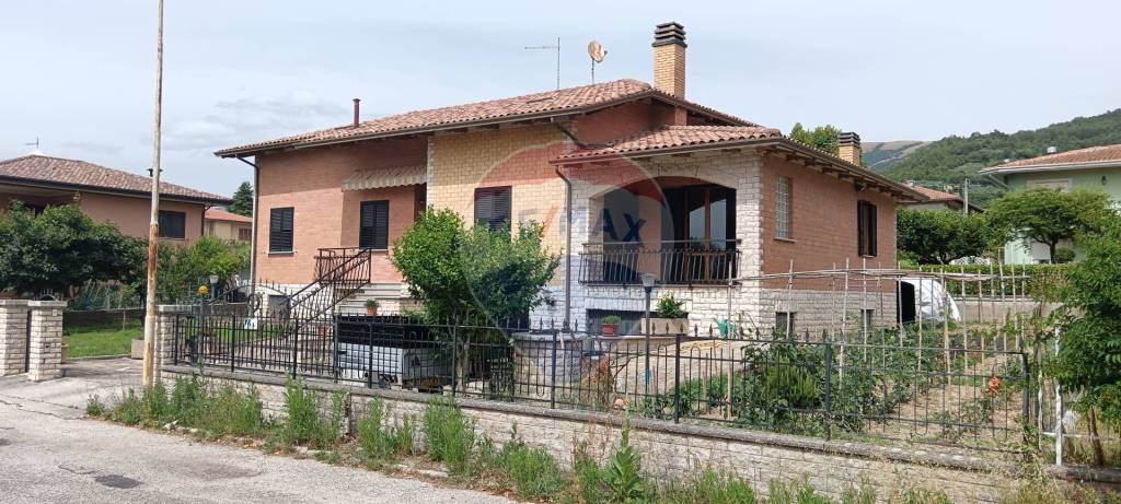 casa indipendente in vendita a Nocera Umbra in zona Gaifana