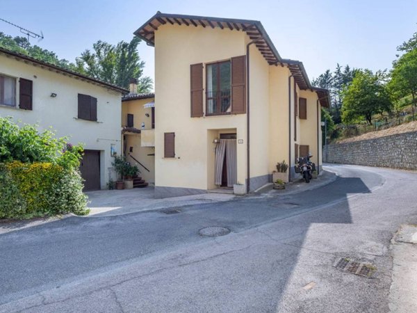 casa indipendente in vendita a Nocera Umbra