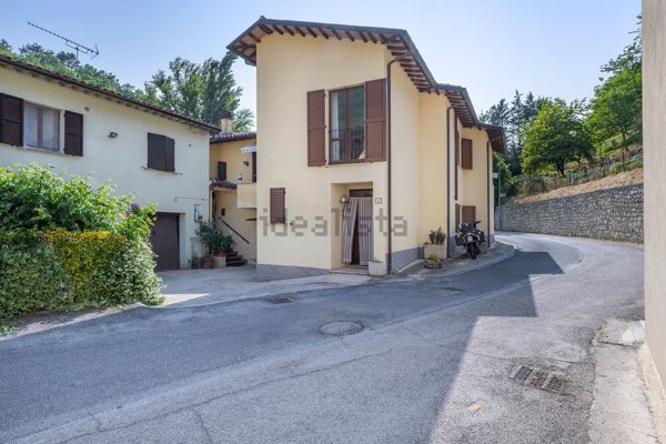 casa indipendente in vendita a Nocera Umbra