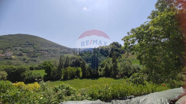 casa indipendente in vendita a Nocera Umbra in zona Bagni
