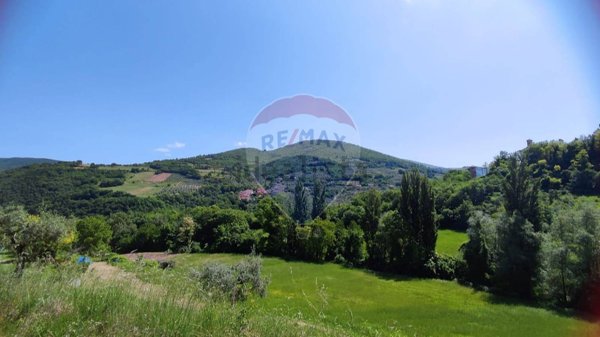casa indipendente in vendita a Nocera Umbra in zona Bagni