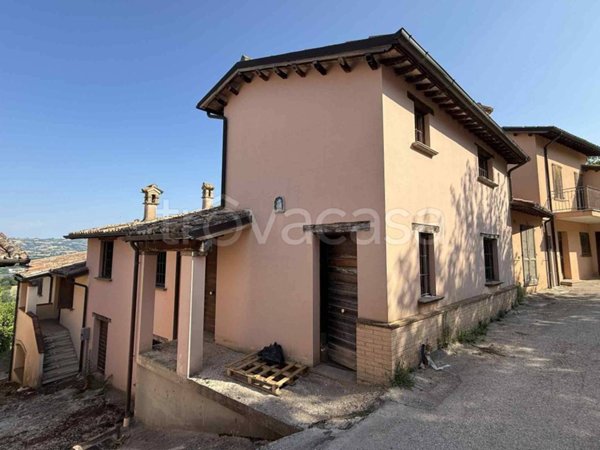 casa indipendente in vendita a Nocera Umbra in zona Bagni