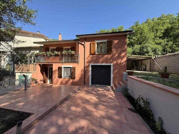 casa indipendente in vendita a Nocera Umbra in zona Boschetto